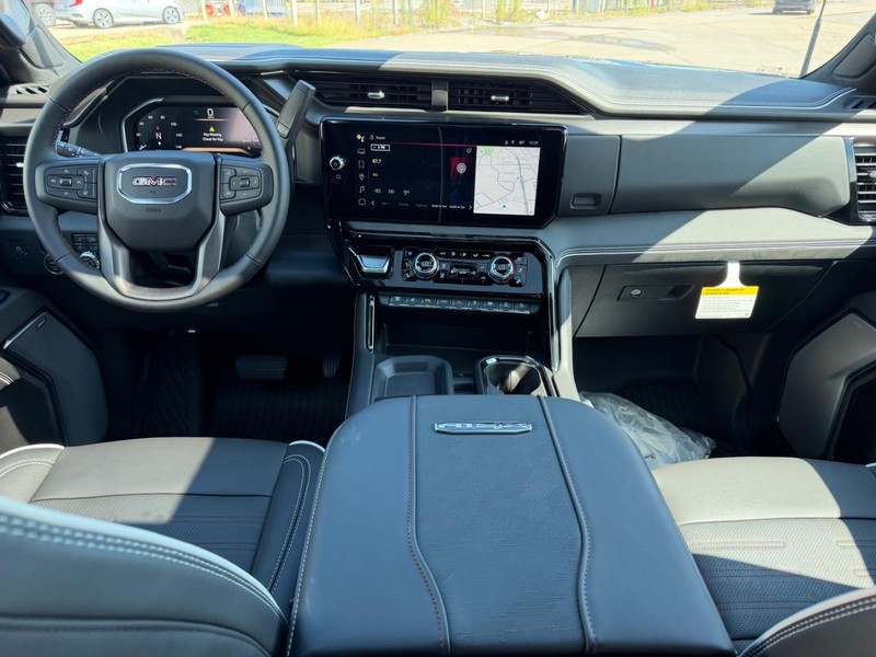 GMC Sierra 2500HD Vehicle Full-screen Gallery Image 9