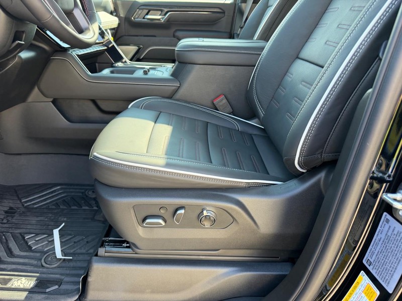 GMC Sierra 2500HD Vehicle Full-screen Gallery Image 18