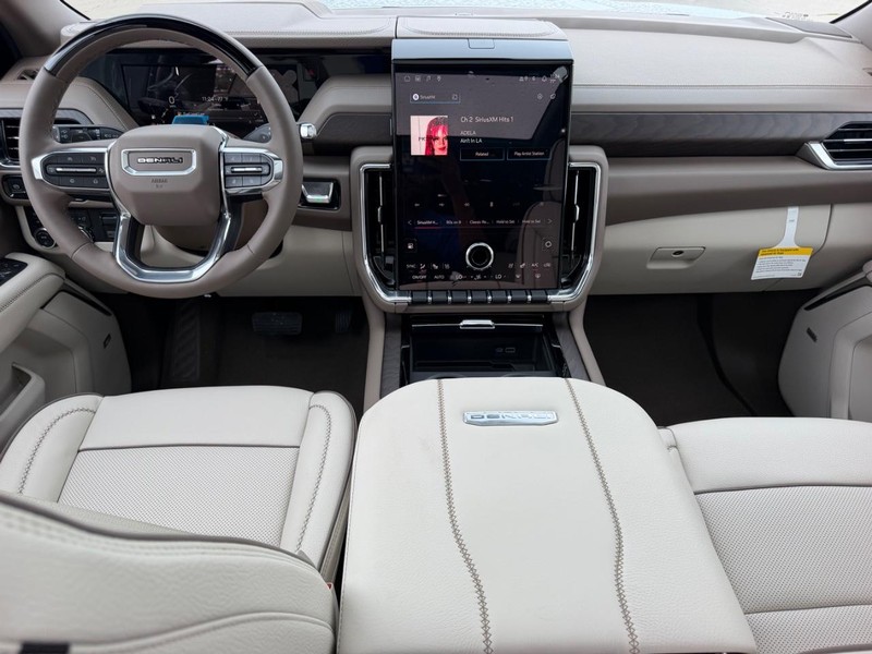 GMC Yukon XL Vehicle Full-screen Gallery Image 13