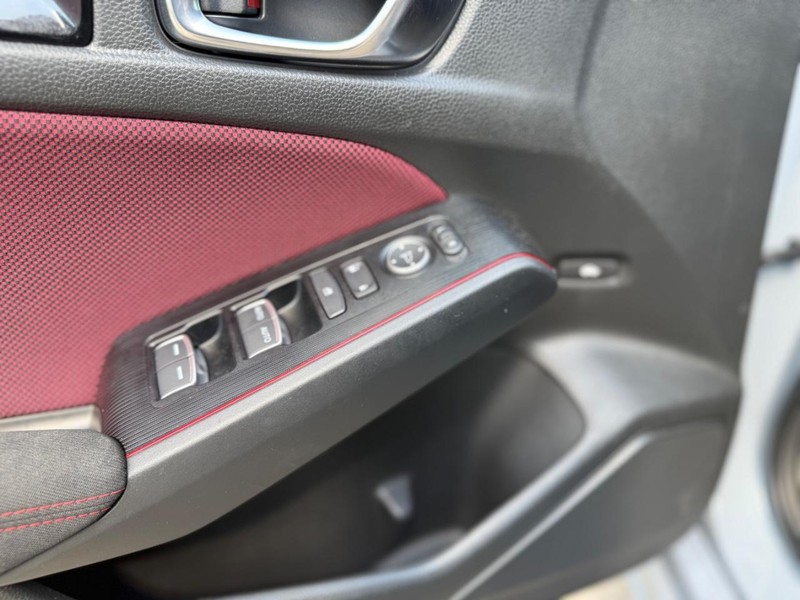 Honda Civic Si Vehicle Full-screen Gallery Image 9