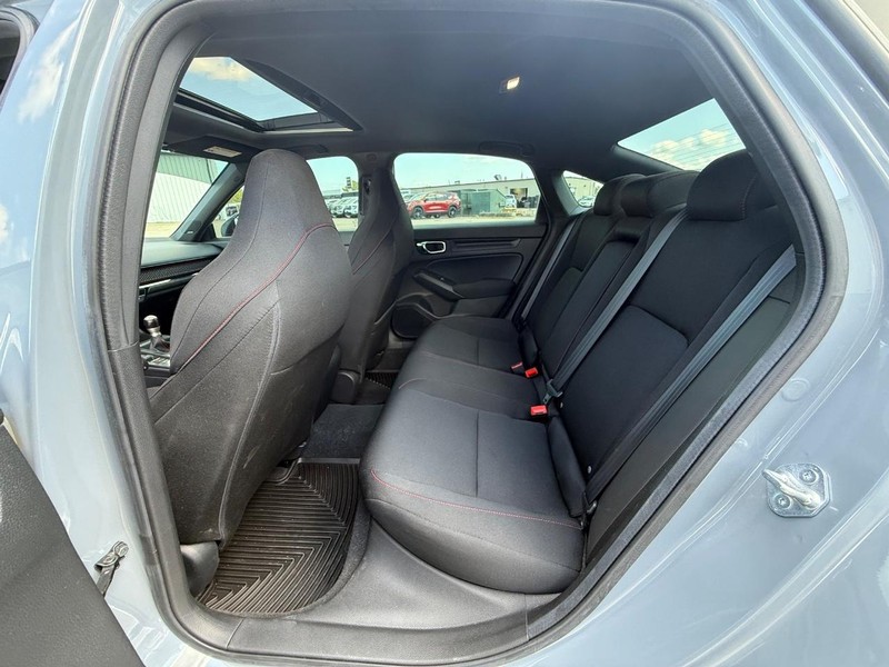 Honda Civic Si Vehicle Full-screen Gallery Image 17