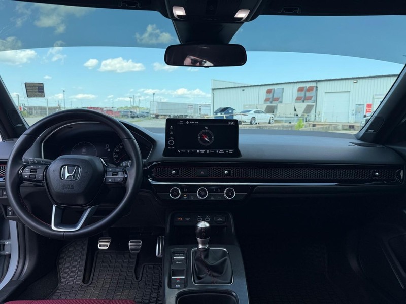 Honda Civic Si Vehicle Full-screen Gallery Image 18