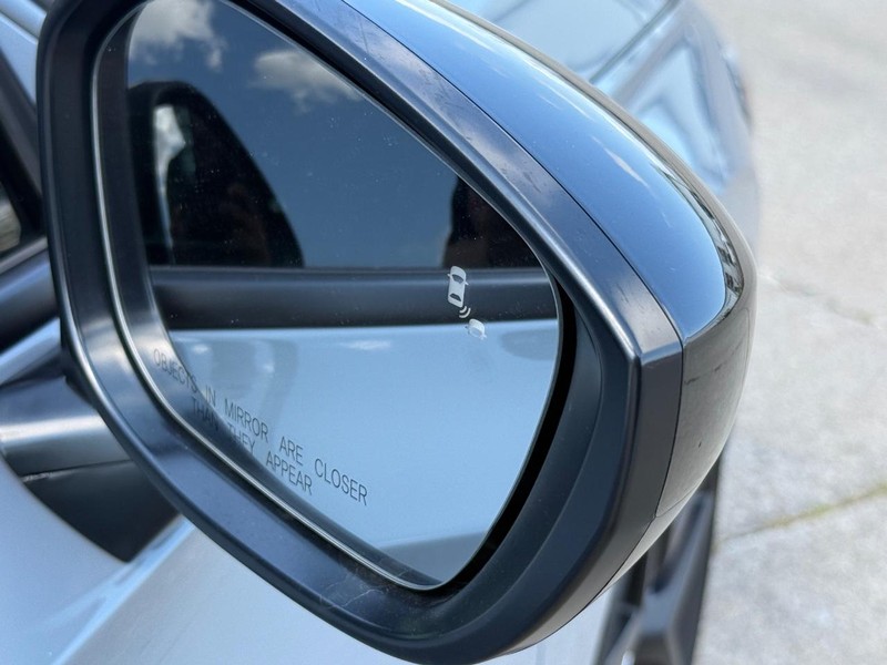 Honda Civic Si Vehicle Full-screen Gallery Image 24