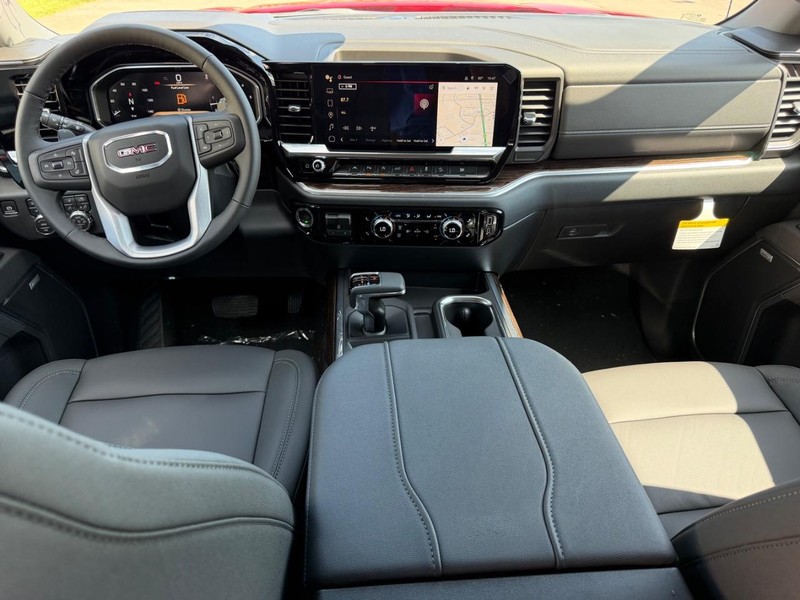 GMC Sierra 1500 Vehicle Full-screen Gallery Image 8