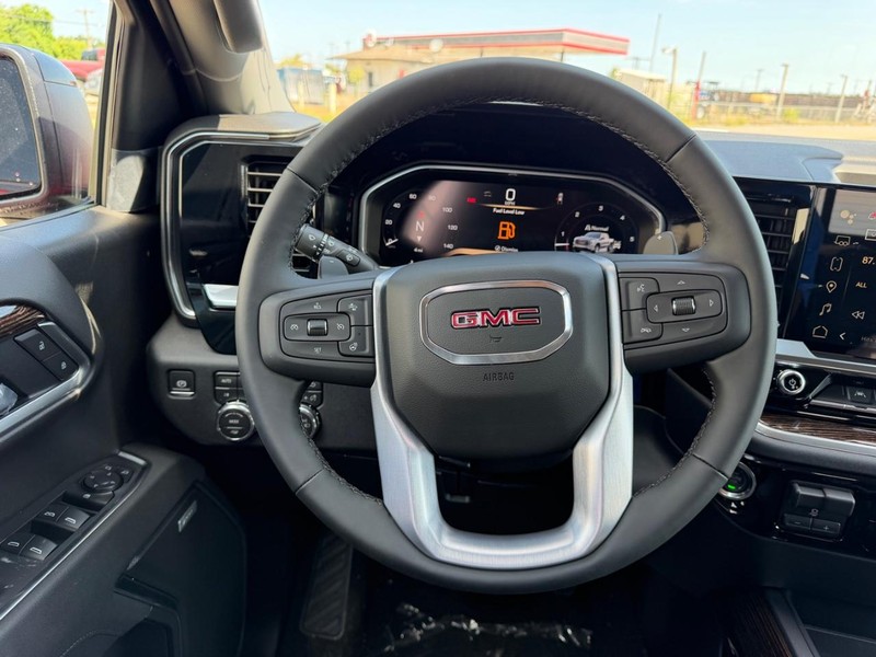 GMC Sierra 1500 Vehicle Full-screen Gallery Image 9
