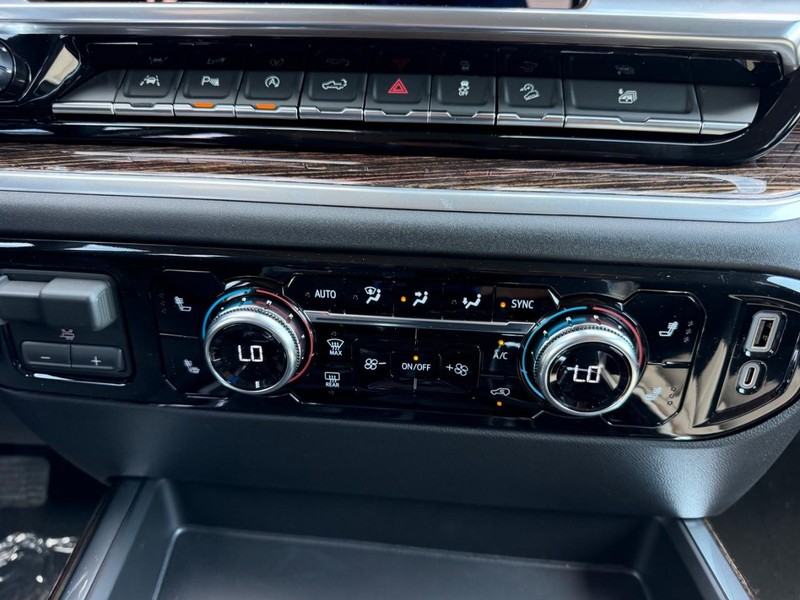 GMC Sierra 1500 Vehicle Full-screen Gallery Image 13