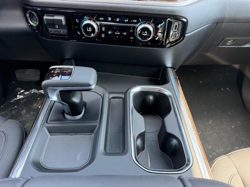 GMC Sierra 1500 Vehicle Full-screen Gallery Image 14