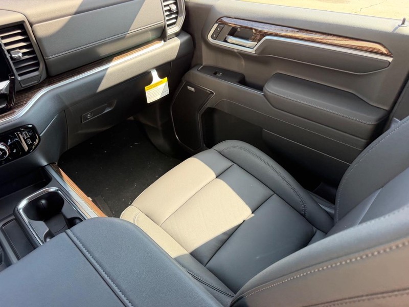 GMC Sierra 1500 Vehicle Full-screen Gallery Image 15