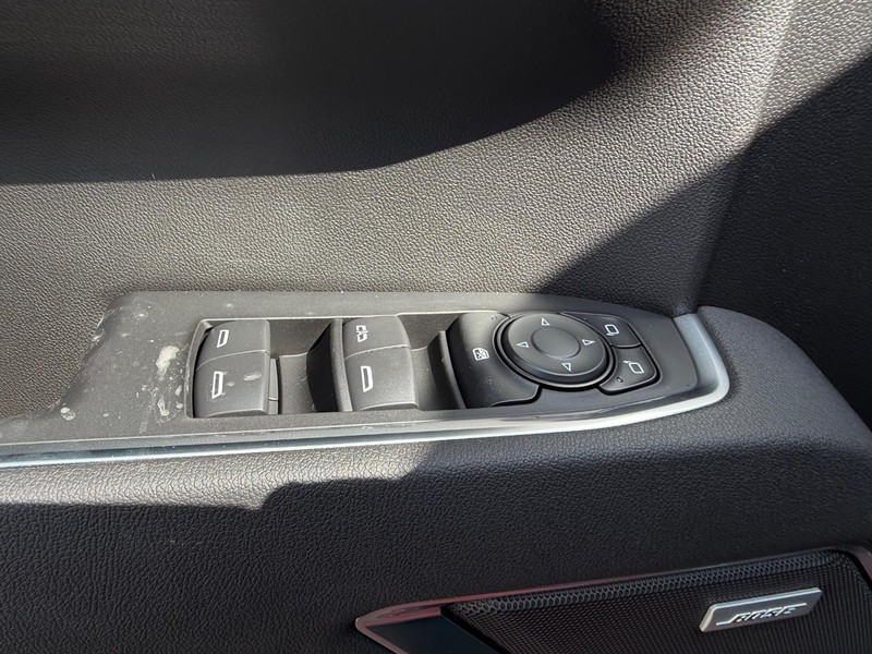 GMC Sierra 1500 Vehicle Full-screen Gallery Image 16