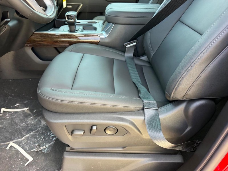 GMC Sierra 1500 Vehicle Full-screen Gallery Image 17