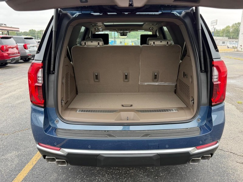 GMC Yukon Vehicle Full-screen Gallery Image 5