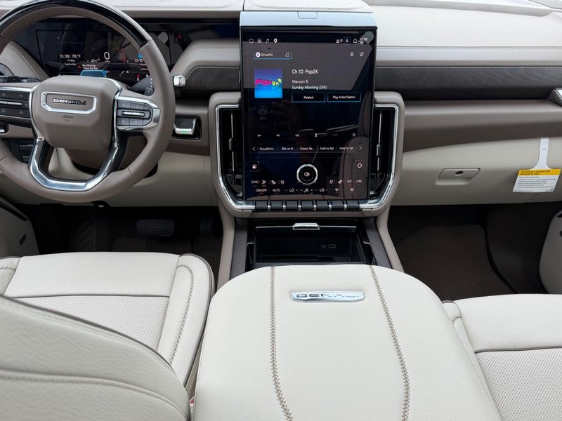 GMC Yukon Vehicle Full-screen Gallery Image 13