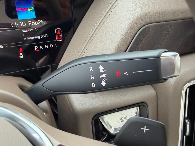 GMC Yukon Vehicle Full-screen Gallery Image 17