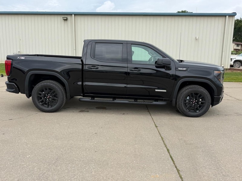 GMC Sierra 1500 Vehicle Full-screen Gallery Image 2