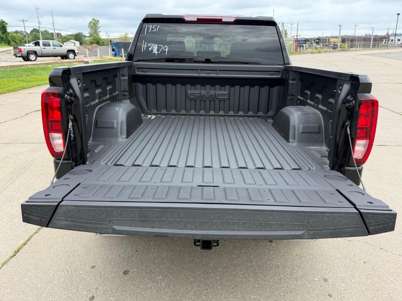 GMC Sierra 1500 Vehicle Full-screen Gallery Image 5