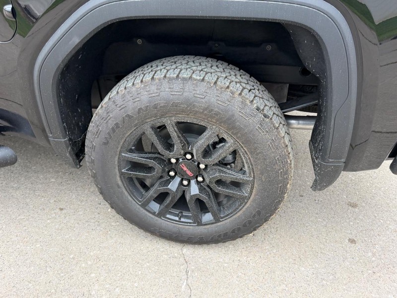GMC Sierra 1500 Vehicle Full-screen Gallery Image 6