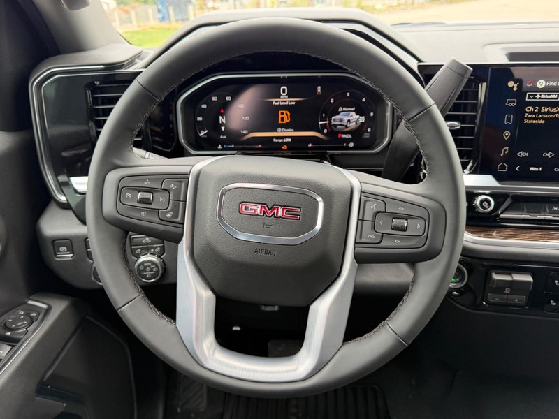 GMC Sierra 1500 Vehicle Full-screen Gallery Image 9
