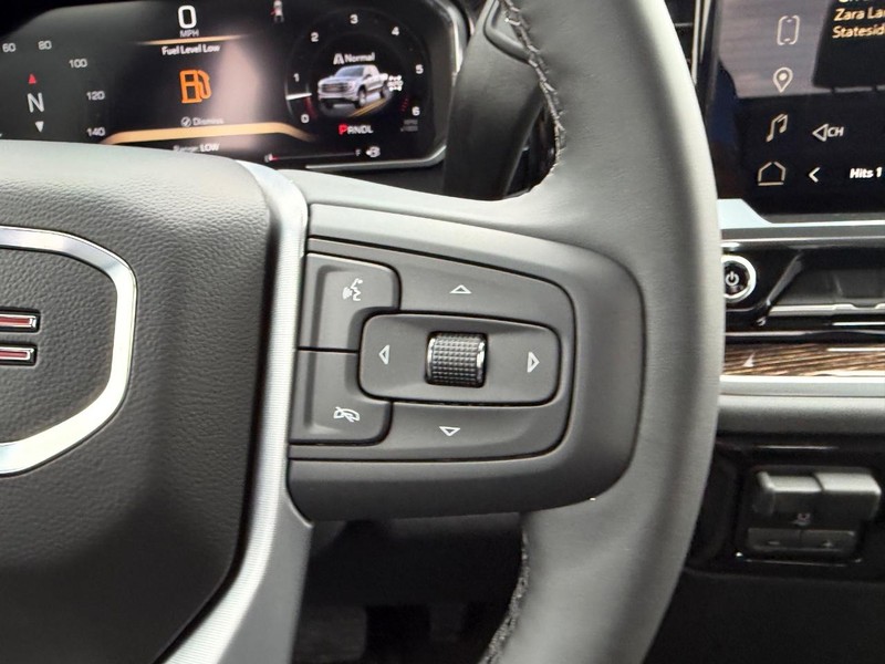 GMC Sierra 1500 Vehicle Full-screen Gallery Image 11
