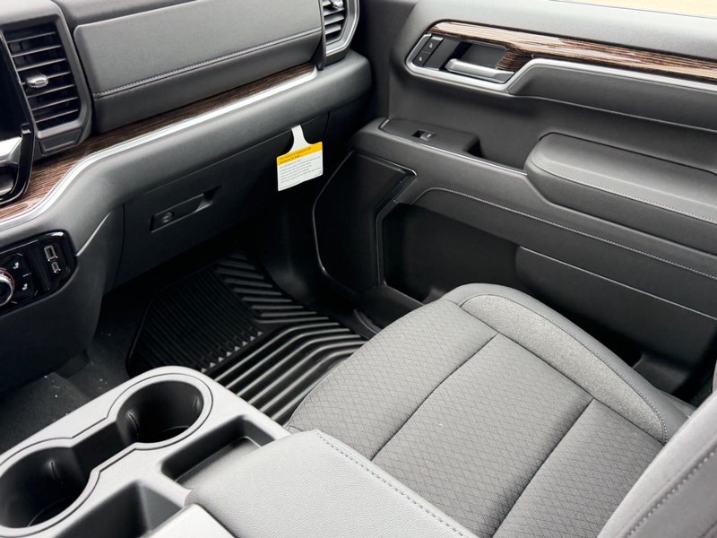 GMC Sierra 1500 Vehicle Full-screen Gallery Image 14