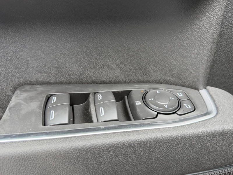 GMC Sierra 1500 Vehicle Full-screen Gallery Image 15