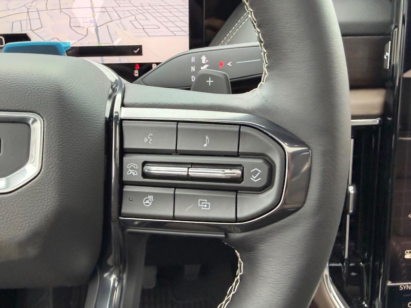 GMC Yukon XL Vehicle Full-screen Gallery Image 16