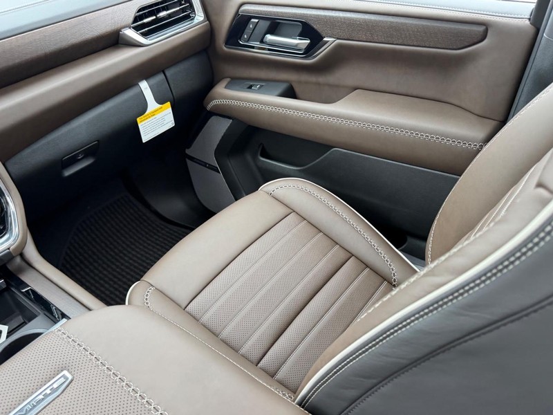 GMC Yukon XL Vehicle Full-screen Gallery Image 20