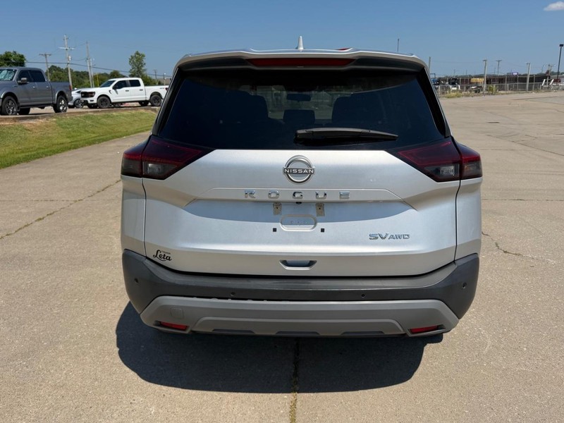 Nissan Rogue Vehicle Full-screen Gallery Image 4