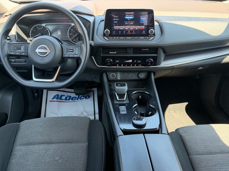 Nissan Rogue Vehicle Full-screen Gallery Image 8