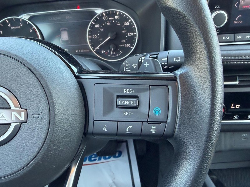 Nissan Rogue Vehicle Full-screen Gallery Image 11