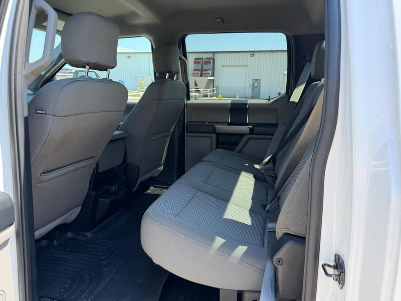 Ford Super Duty F-250 SRW Vehicle Full-screen Gallery Image 7