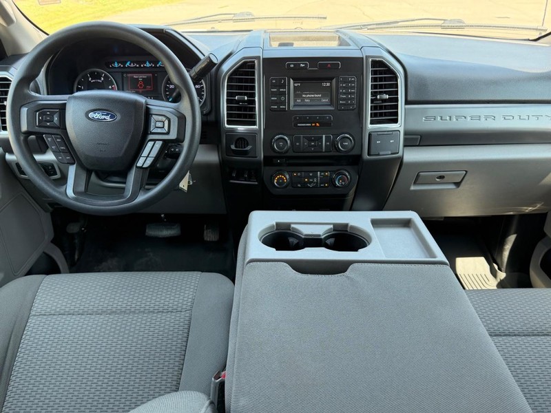 Ford Super Duty F-250 SRW Vehicle Full-screen Gallery Image 8