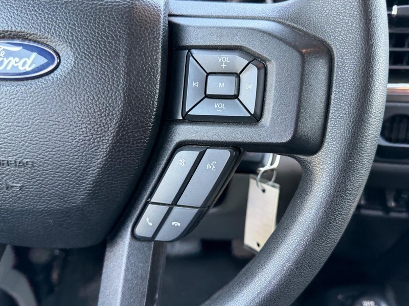 Ford Super Duty F-250 SRW Vehicle Full-screen Gallery Image 11