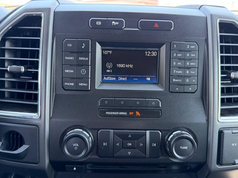 Ford Super Duty F-250 SRW Vehicle Full-screen Gallery Image 12