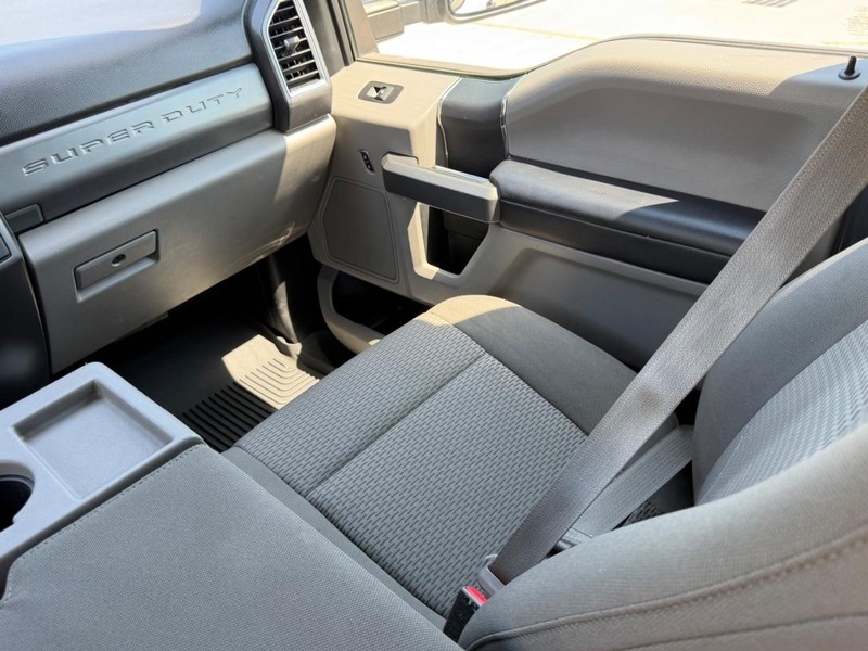 Ford Super Duty F-250 SRW Vehicle Full-screen Gallery Image 14