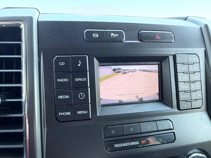 Ford Super Duty F-250 SRW Vehicle Full-screen Gallery Image 18