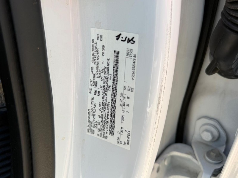 Ford Super Duty F-250 SRW Vehicle Full-screen Gallery Image 19