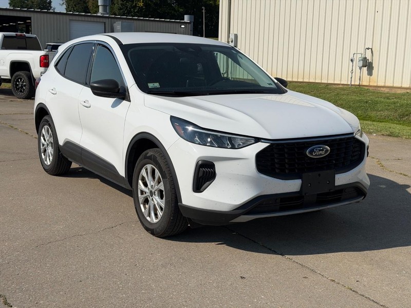 Ford Escape Vehicle Full-screen Gallery Image 2