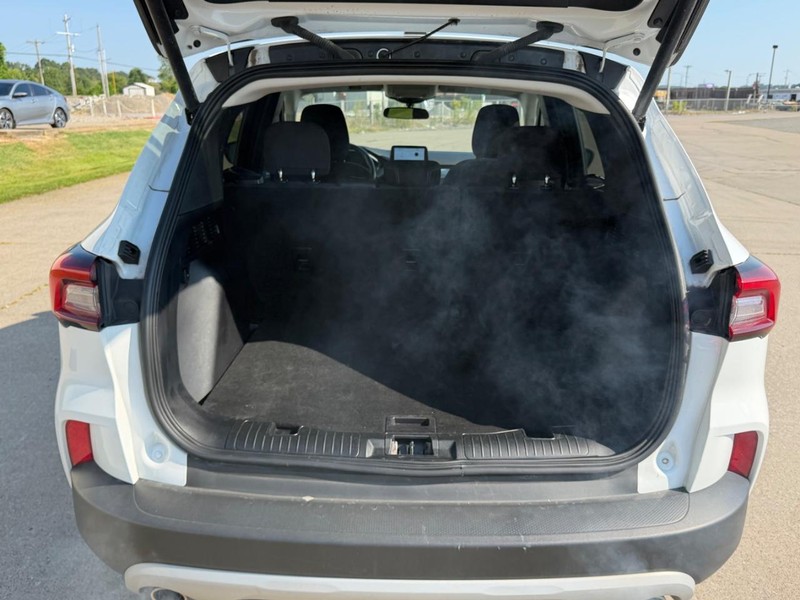 Ford Escape Vehicle Full-screen Gallery Image 6