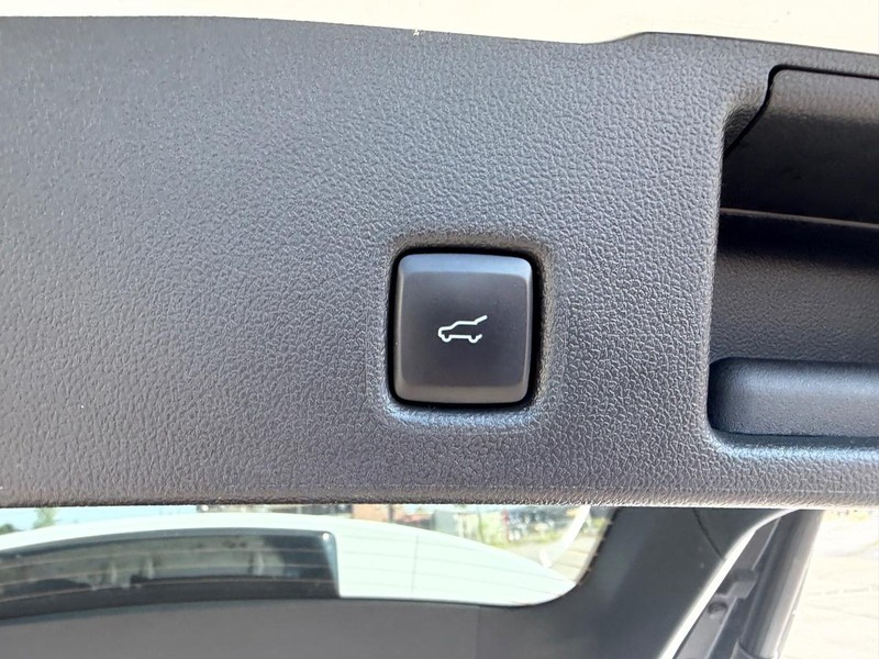 Ford Escape Vehicle Full-screen Gallery Image 7