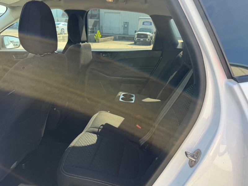 Ford Escape Vehicle Full-screen Gallery Image 9