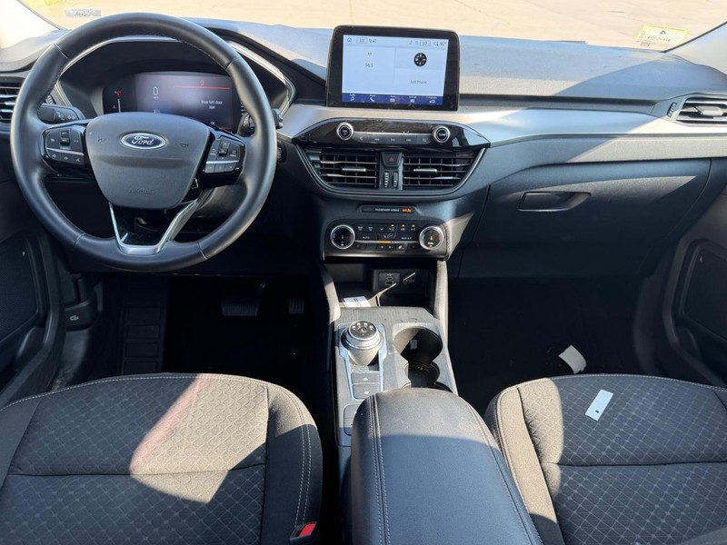 Ford Escape Vehicle Full-screen Gallery Image 10