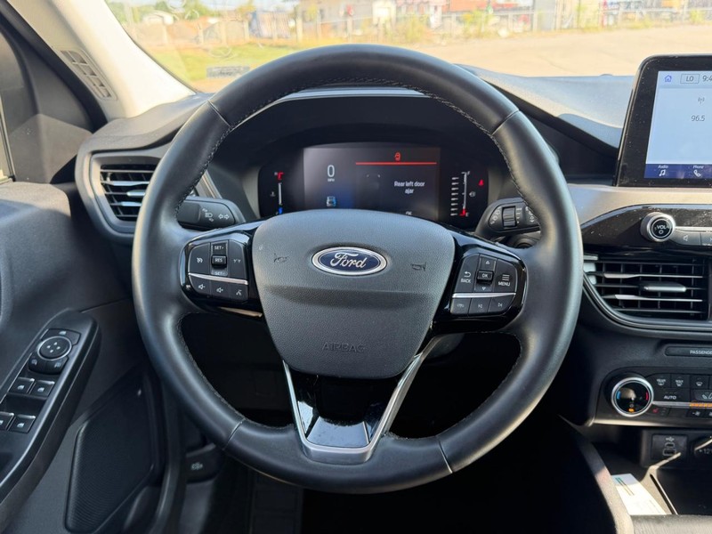 Ford Escape Vehicle Full-screen Gallery Image 11