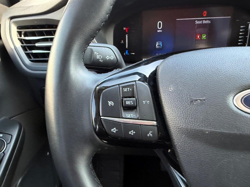 Ford Escape Vehicle Full-screen Gallery Image 12