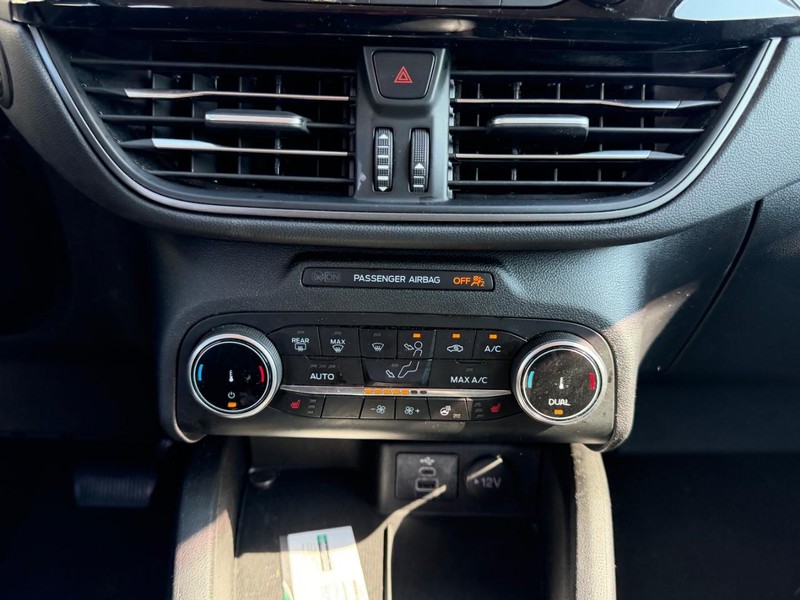 Ford Escape Vehicle Full-screen Gallery Image 15