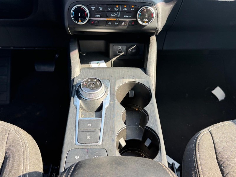 Ford Escape Vehicle Full-screen Gallery Image 16