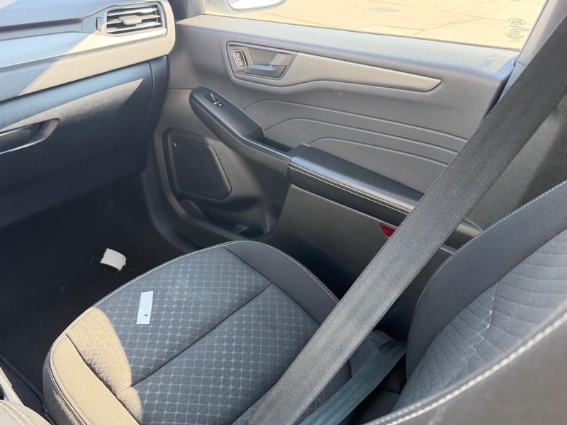 Ford Escape Vehicle Full-screen Gallery Image 17