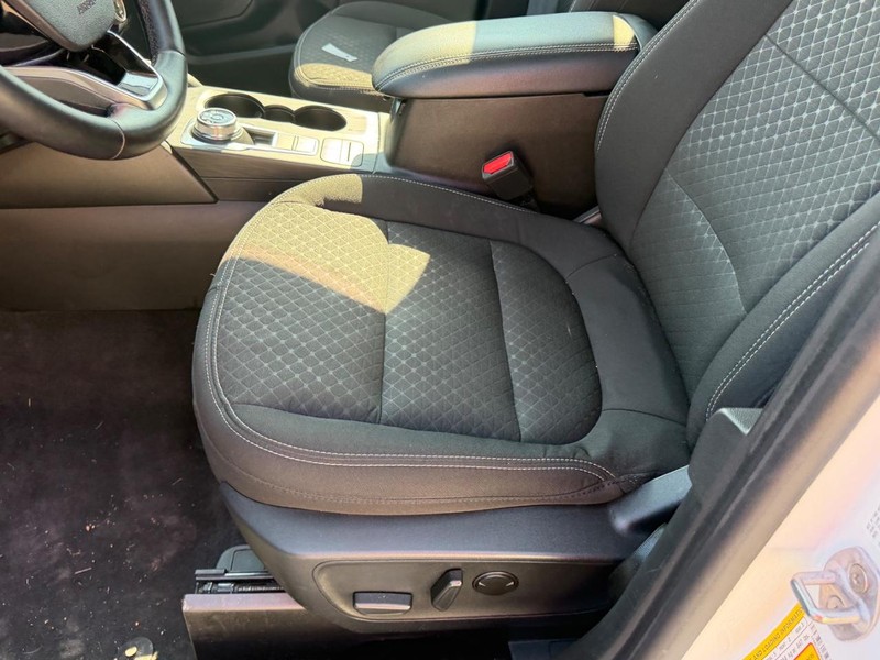 Ford Escape Vehicle Full-screen Gallery Image 19