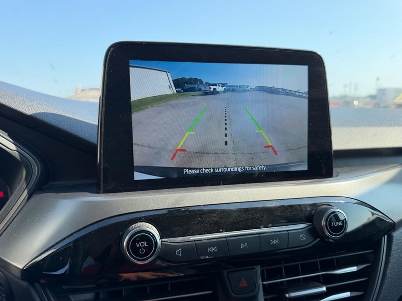 Ford Escape Vehicle Full-screen Gallery Image 21