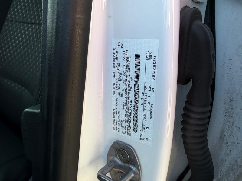 Ford Escape Vehicle Full-screen Gallery Image 22
