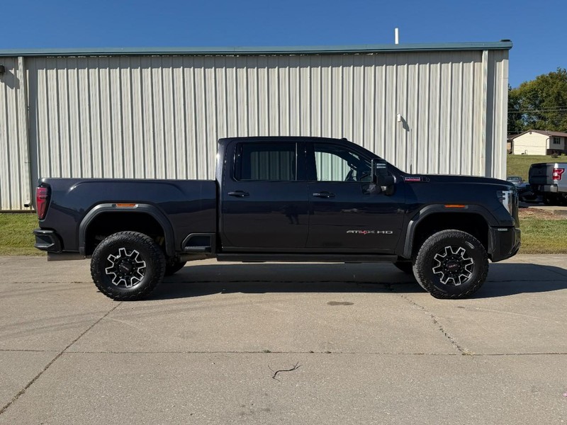 GMC Sierra 2500HD Vehicle Full-screen Gallery Image 2